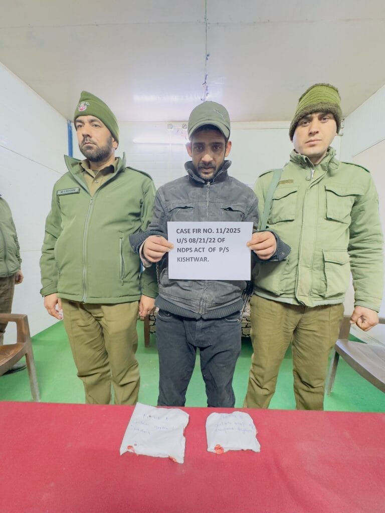 J&K POLICE DISTRICT KISHTWAR ARRESTS DRUG PEDDLER AT MODEL NAKA DHRABSHALLA; 5.71 GMS OF HEROIN-LIKE SUBSTANCE RECOVERED<br>